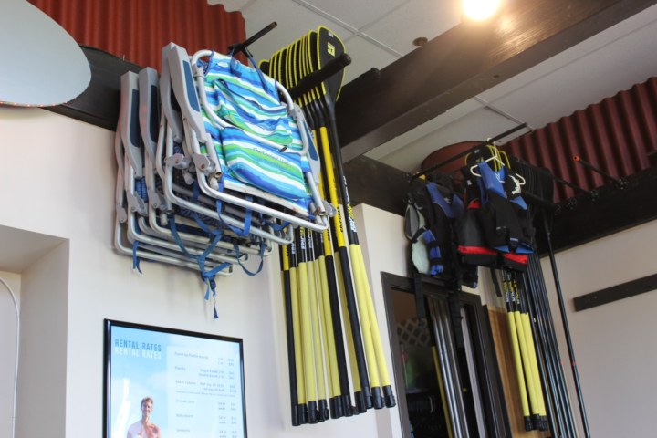 a screen shot of a bookshelf